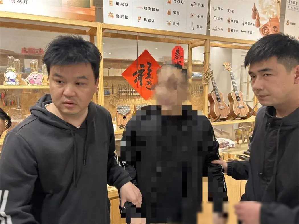 浙江老板收款破万后被封号，误以为年轻恋人浪漫操作