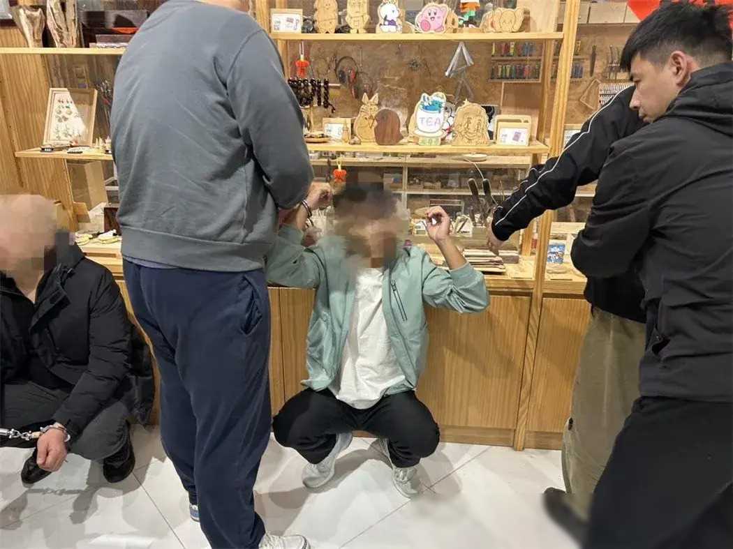 浙江老板收款破万后被封号，误以为年轻恋人浪漫操作